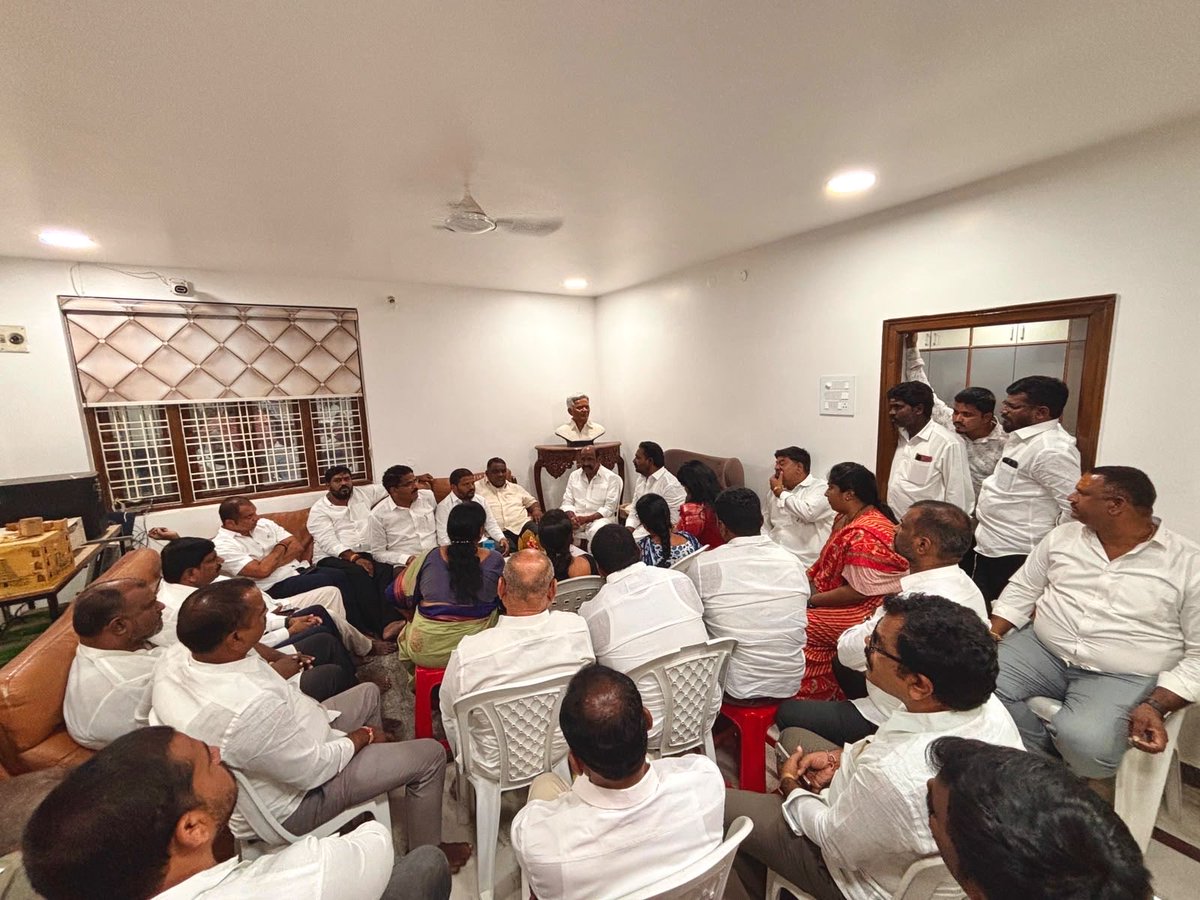 kata_SrinuGoud's tweet photo. ▪️సీఎం సభ విజయవంతం చేద్దాం.. పటాన్చెరు ముఖ్య కార్యకర్తలకు కాట శ్రీనివాస్ గౌడ్ పిలుపు
#KataSrinivasGoud #CMRevanthReddy #Patancheru #Sangareddy #SmartRationCards #Congress https://t.co/2yhUuefr5e