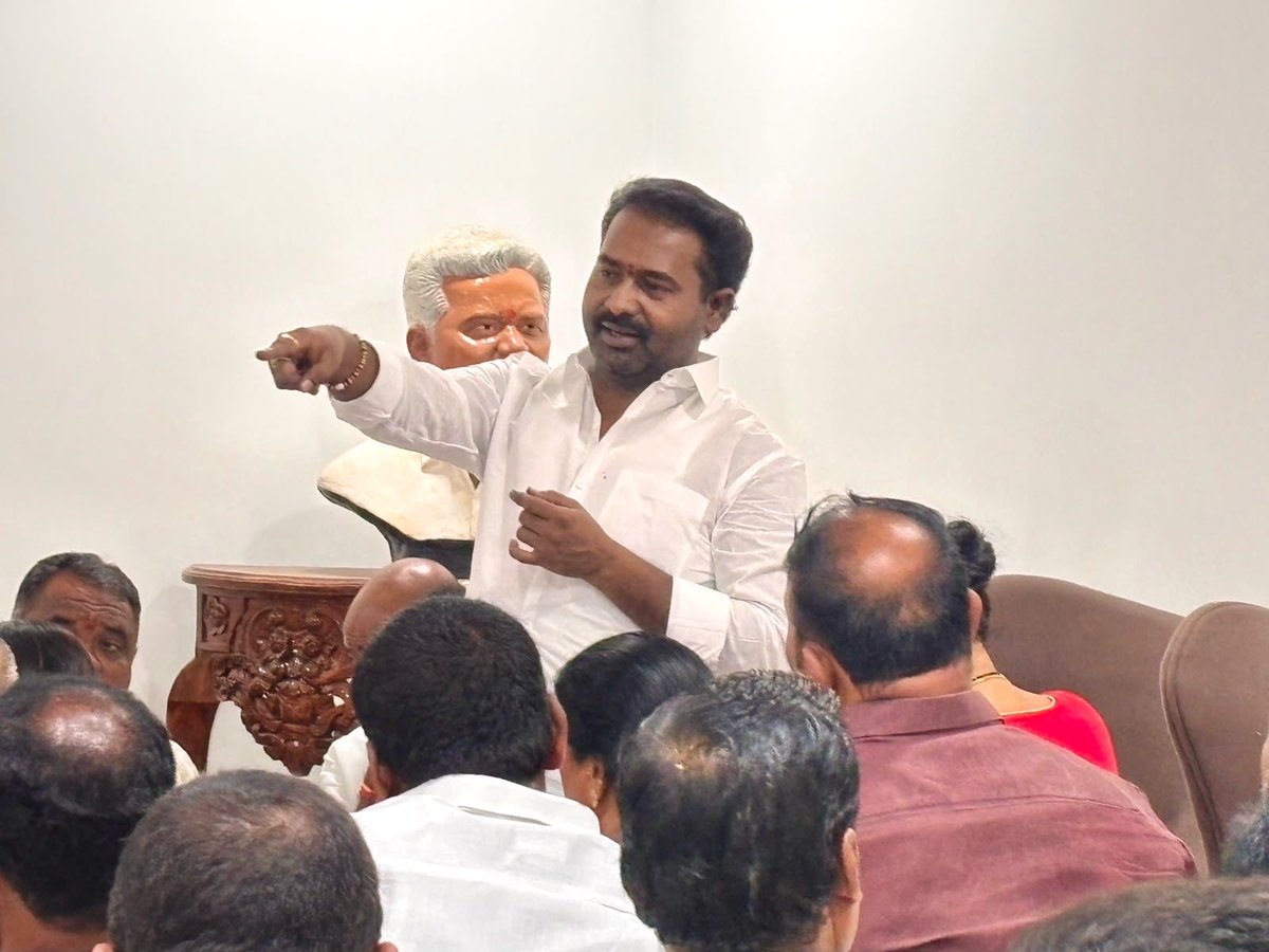 kata_SrinuGoud's tweet photo. ▪️సీఎం సభ విజయవంతం చేద్దాం.. పటాన్చెరు ముఖ్య కార్యకర్తలకు కాట శ్రీనివాస్ గౌడ్ పిలుపు
#KataSrinivasGoud #CMRevanthReddy #Patancheru #Sangareddy #SmartRationCards #Congress https://t.co/2yhUuefr5e
