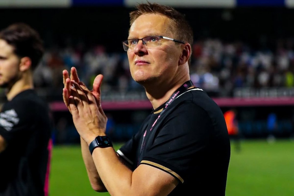 unnamedbutalone's tweet photo. When 🇱🇹 Dambrauskas joined 🇦🇿 Sabah last season, Qarabağ had won 11 of the previous 12 Azerbaijani league titles, while Sabah had only existed for eight years.

In his first season, he led Sabah to the Azerbaijani league title and the Azerbaijani Cup. The club then sold one of its best players, 🇫🇷 Malouda, to 🇨🇭 Basel, but Sabah have still reached the Champions League playoffs despite being unseeded from the very first qualifying round.

Dambrauskas averages 2.24 points per game across 51 matches with Sabah, and they have lost just once in the entire 2026 calendar year. His record at previous clubs is impressive too: 1.90 PPG with 🇨🇾 Omonia, 1.96 with 🇱🇻 RFS, 2.00 with 🇭🇷 Hajduk, 2.22 with 🇧🇬 Ludogorets and 2.33 with 🇱🇹 Žalgiris.

One of the most underrated managers in 🇪🇺 Europe.

And apparently he is a genius off the pitch too. He once won the Lithuanian version of "Who Wants to Be a Millionaire?" and took home a serious amount of money 💰