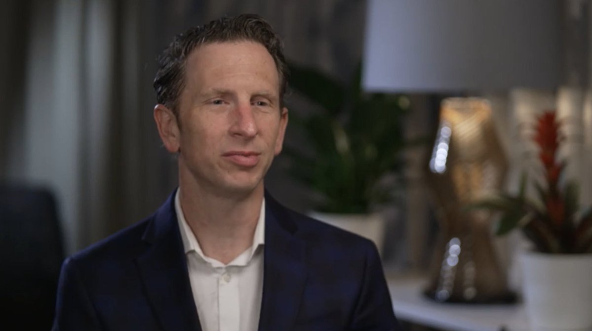 urotoday's tweet photo. Phase III trial compares BCG strains and priming in #NMIBC. Robert Svatek, MD, MSCI @UTHealthSA sits down with @UroDocAsh @UTMDAnderson to discuss this three-arm trial comparing Tokyo versus TICE BCG strains with priming arm in non-muscle-invasive bladder cancer. Dr. Svatek aims to secure FDA approval for Tokyo strain to address ongoing BCG shortages despite manufacturing challenges. #WatchNow on UroToday > https://t.co/CQHTGHQCM7