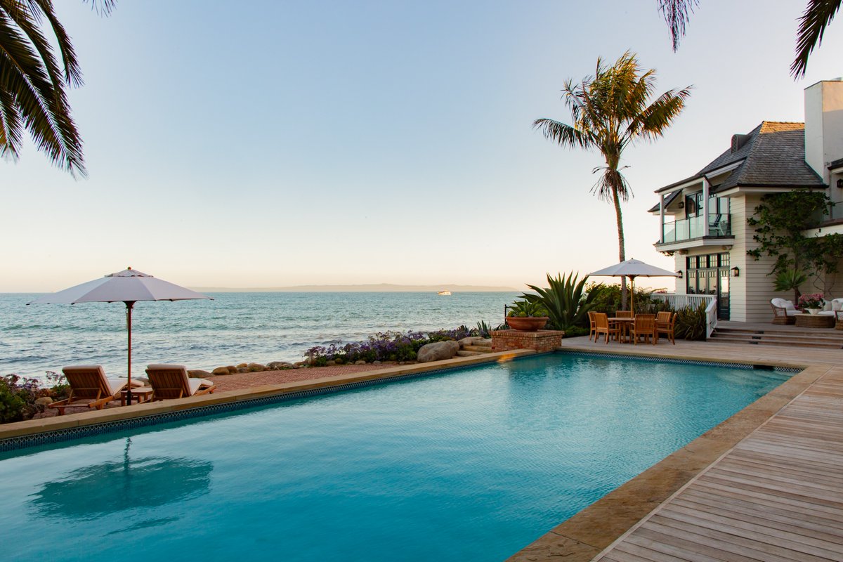 ChristiesHomes's tweet photo. This extraordinary Beach Colonial estate offers 195 feet of ocean frontage, timeless design, and unmatched privacy. See more: https://t.co/Qsy2YVnZTV

Listed by Timothy Di Prizito with Christie's International Real Estate Southern California https://t.co/fE9RLYz1H4