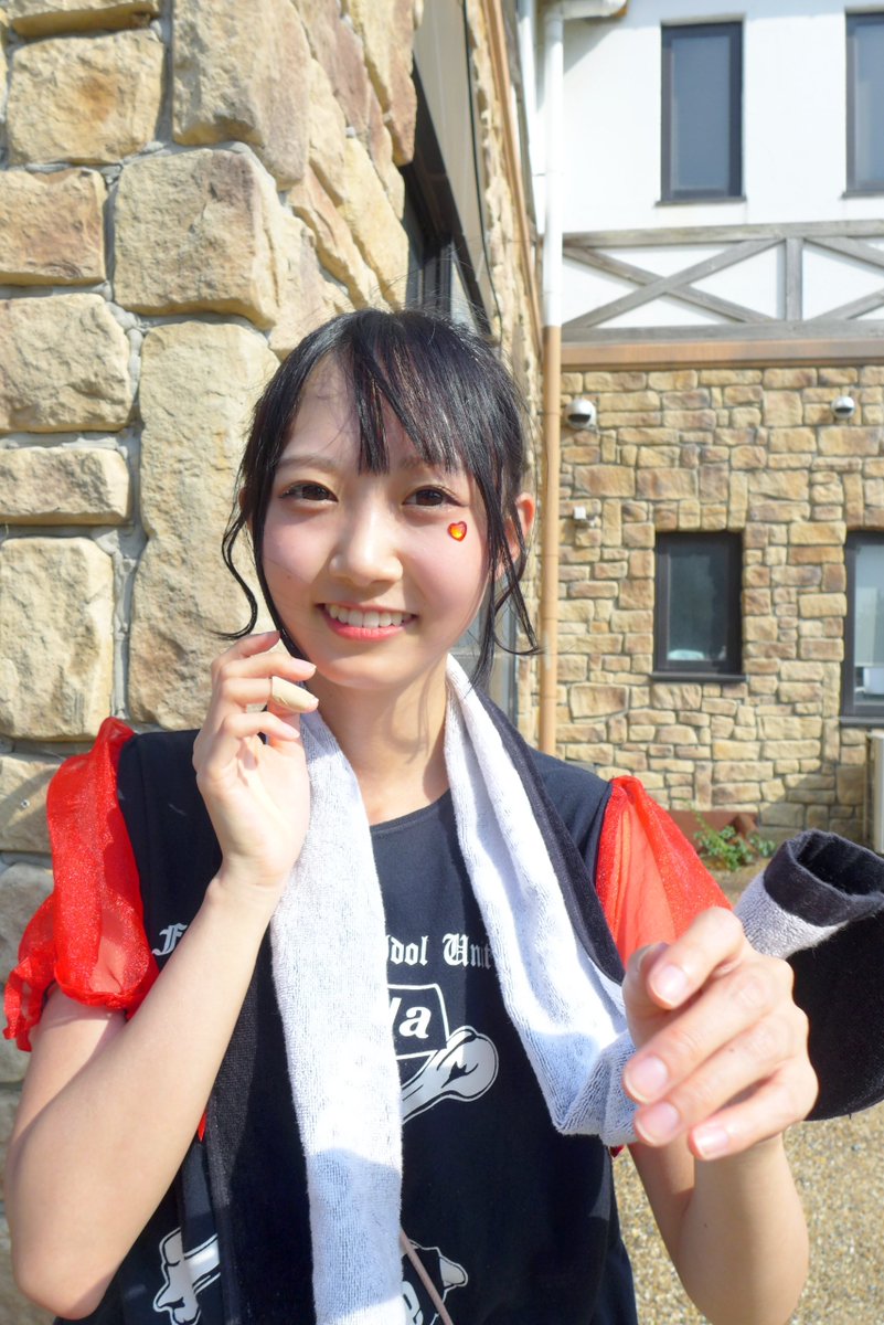 hals_nag's tweet photo. 2026.8.2🍑滋賀アグリパーク竜王/已己巳己🔥マユナちゃん🍭30秒写真載せ忘れ��と本日のTiktokスクショタイム📱カラオケ＆弾き語りで魅了💘
#いこみき
#甘城マユナ
#桃野まゆな https://t.co/B5Tf2WsTRx