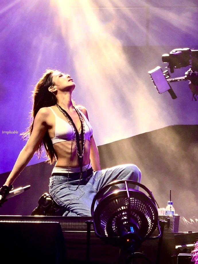 NEWSJENNlE's tweet photo. 📸 260814 #JENNIE performs at SUMMER SONIC JAPAN 2026 

JENNIE HEADLINES SUMMERSONIC  
#JENNIESummerSonic #サマソニ https://t.co/vinfwI3BeP