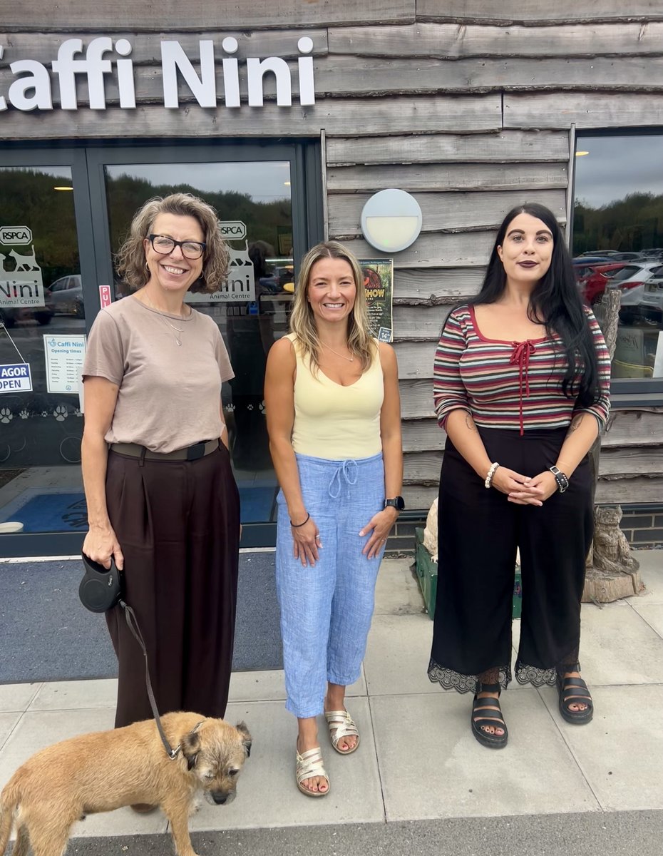 RSPCAcymru's tweet photo. It was fantastic to welcome @FrancescaOBMS to @LlysNini this morning - many thanks for taking the time to visit 😊

As well as meeting many fabulous animals, we also discussed how we can work together to improve animal welfare over this Senedd term 🐾

Thanks again, Francesca! https://t.co/TEitzHx5UF