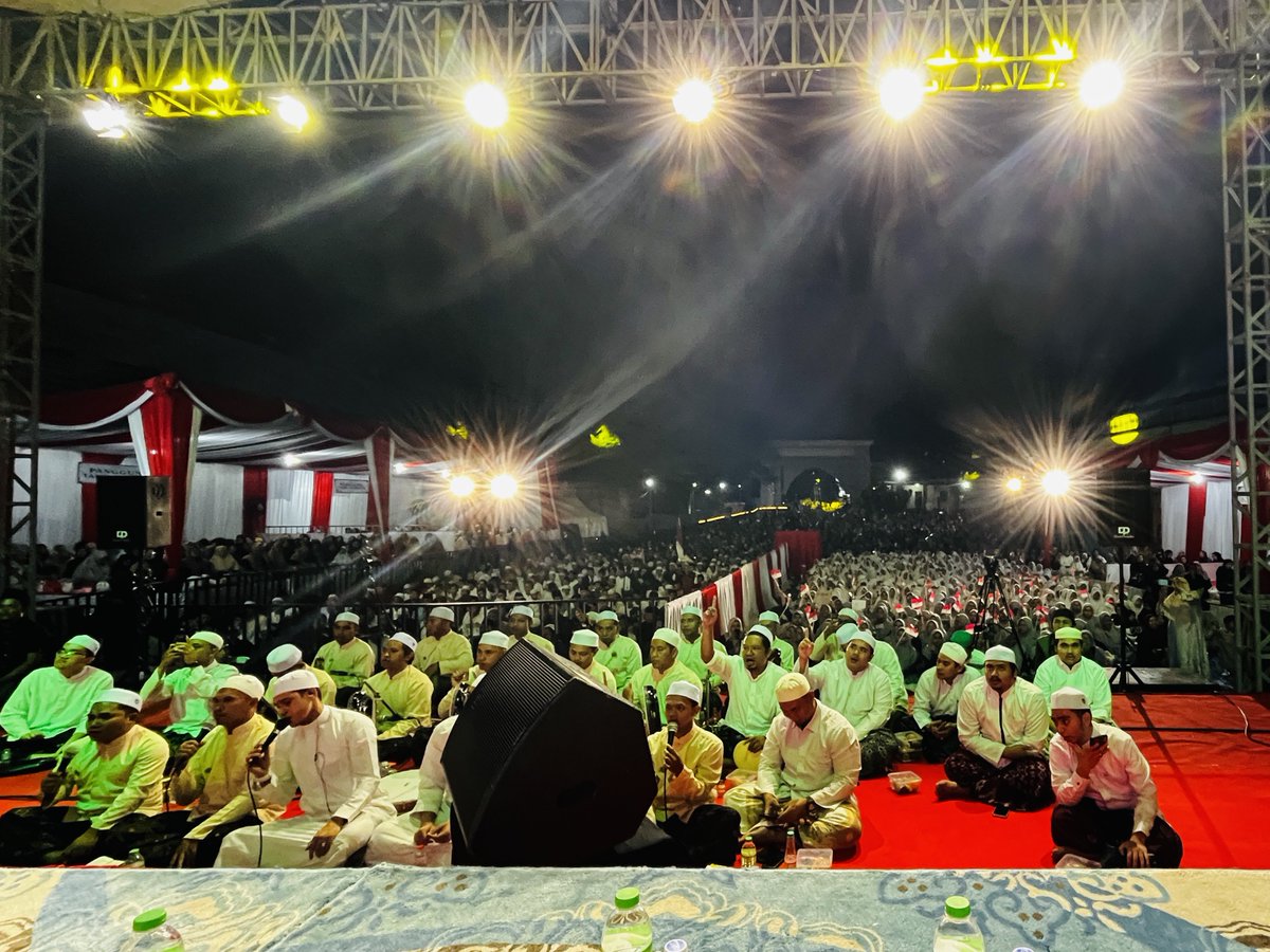 ependi_acep's tweet photo. Maulid Nabi bersama Habib Syech di Pon pes At Taqwa Cikeas https://t.co/ak28rWQZxC