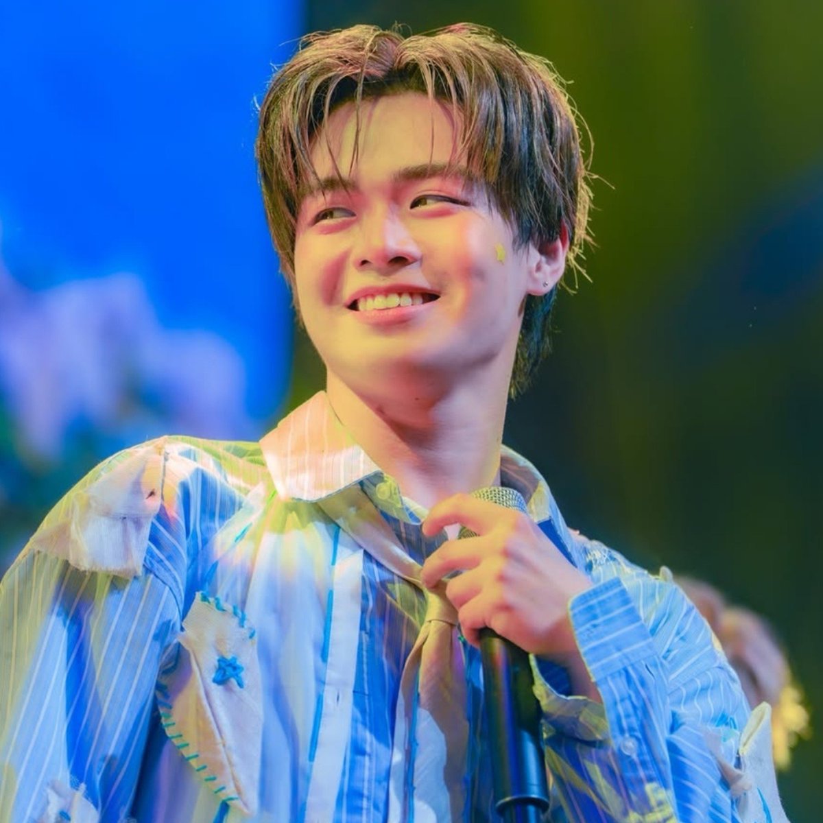 stelloijcberry's tweet photo. i hope life will be gentle to you so you won't lose this smile, jc. ❤️‍🩹 https://t.co/DHoNmdVRH6