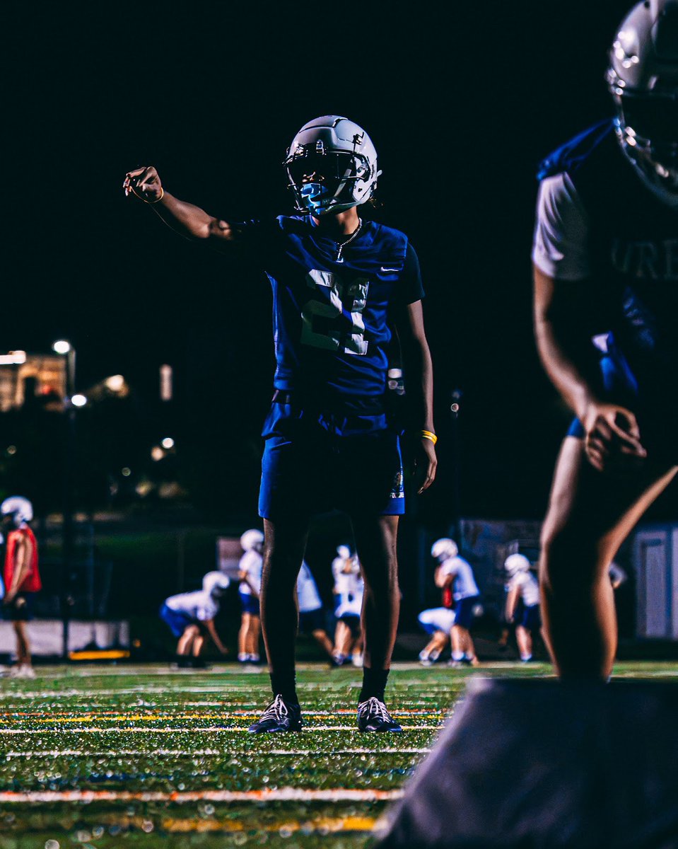 SeanFields_22's tweet photo. 12:00am sharp practice under the lights this past Wednesday ⏰ 
Let’s get after it, this season!!
#classof2029 
#varsity 
@coachshoeUHS @UrbanaHawksFB https://t.co/2LoqLao6z1