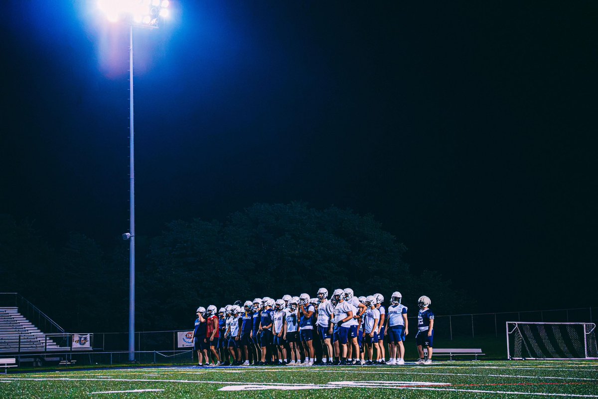 SeanFields_22's tweet photo. 12:00am sharp practice under the lights this past Wednesday ⏰ 
Let’s get after it, this season!!
#classof2029 
#varsity 
@coachshoeUHS @UrbanaHawksFB https://t.co/2LoqLao6z1