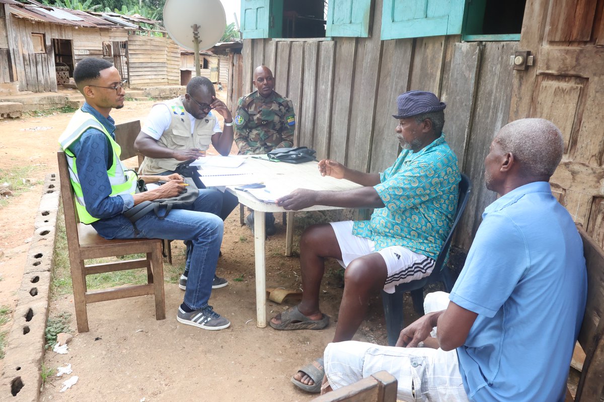 undpgabon's tweet photo. [Projet GEF 7]

Du 03 au 09 août, une mission de diagnostic des Cahiers des Charges Contractuelles (CCC) et des Fonds de Développement Local (FDL) a été menée dans le cadre du projet GEF7.

À travers une vingtaine de villages au Gabon tels que Amaningone, Idemba ou encore Doussala, plus de 180 habitants et acteurs locaux ont été rencontrés pour échanger sur le renforcement de la participation communautaire et de la transparence ! 

Grâce à la collaboration entre le Ministère de l'Environnement du Gabon, le FEM(@SgpGabon22 )/@theGEF et le @undpgabon, nous construisons ensemble une gouvernance inclusive et solidaire pour le développement durable des communautés locales. 🤝

#Gabon #GEF7 #PNUD #DéveloppementLocal #Gouvernance #Communautés