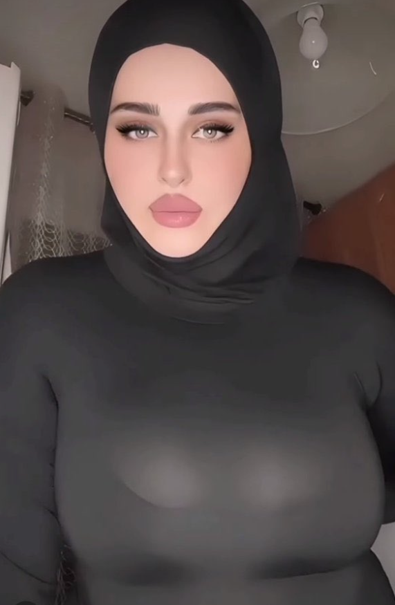 Niev45's tweet photo. لماذا ينتصر الصمت دائمًا في النهاية... 💭🤍 https://t.co/X7BpOG3Cpm