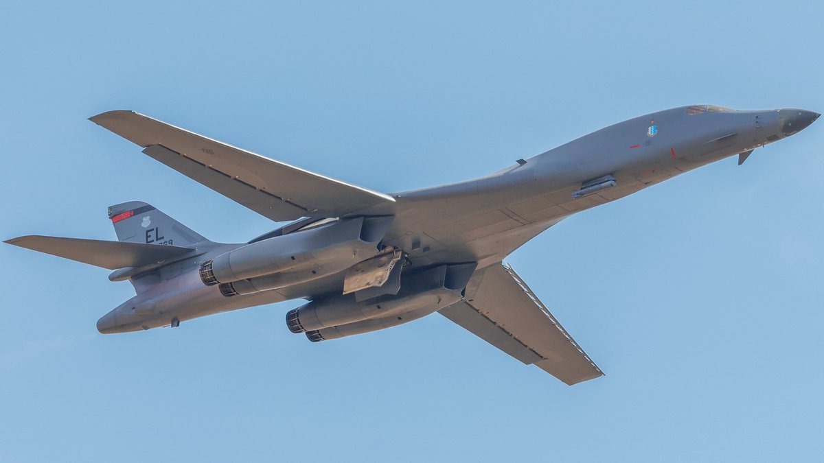 CraigYoungMedia's tweet photo. Shots of Avenger B1 departing this afternoon https://t.co/kaAvAoUoIN