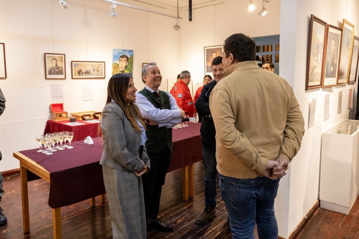 MandatosTDF's tweet photo. LA MUNICIPALIDAD DE USHUAIA ACOMPAÑÓ LA INAUGURACIÓN DE LA XIX MUESTRA DEL LIBERTADOR SAN MARTÍN EN LA ANTIGUA CASA BEBAN 
NOTA OMPLETA ⬇️⬇️⬇️⬇️
https://t.co/8rhQmeSovV https://t.co/UMkWgVWWKm
