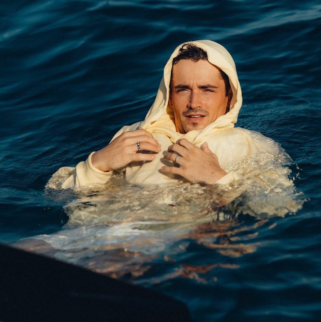 veraylec's tweet photo. same vibe 🦦 https://t.co/BlFwN380xZ