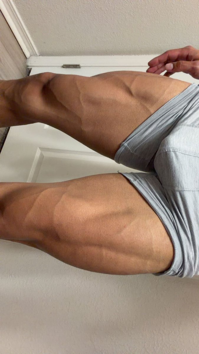latindoll33's tweet photo. Veinyyy
.
.
.
.
#veins #gymguy #abs #latino #repost https://t.co/lj1jm86hTq