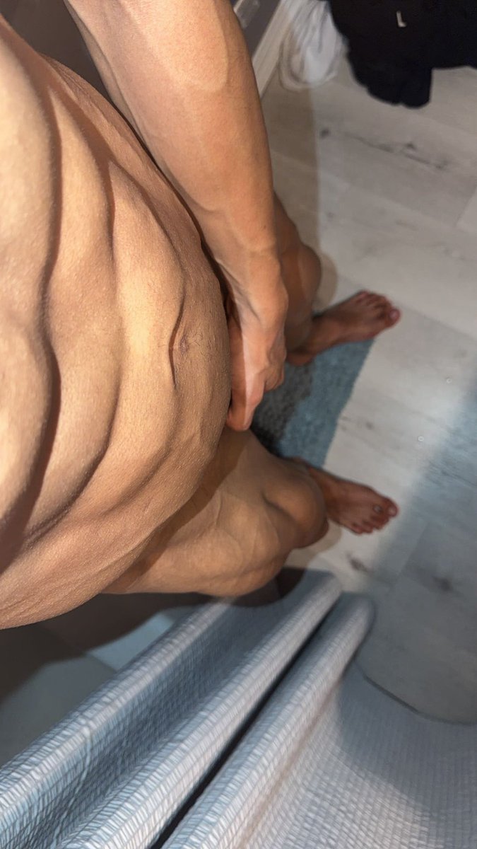 latindoll33's tweet photo. Veinyyy
.
.
.
.
#veins #gymguy #abs #latino #repost https://t.co/lj1jm86hTq