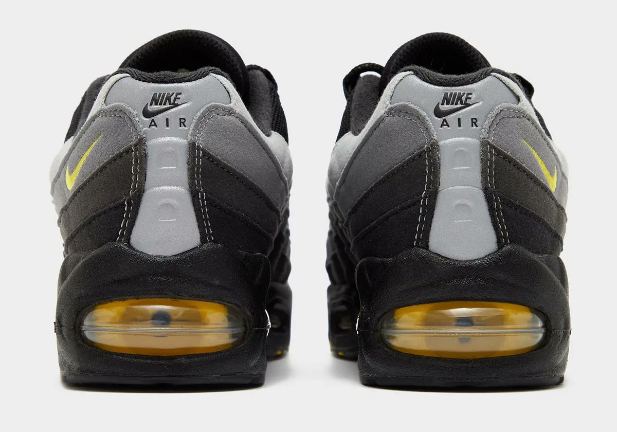 fullress's tweet photo. NIKE AIR MAX 95 BIG BUBBLE “Batman” (ナイキ エア マックス ビッグバブル “バットマン”) [IQ0229-001]が、2026年 発売予定！

https://t.co/l5XaPDbGdm https://t.co/82jVeNXELD