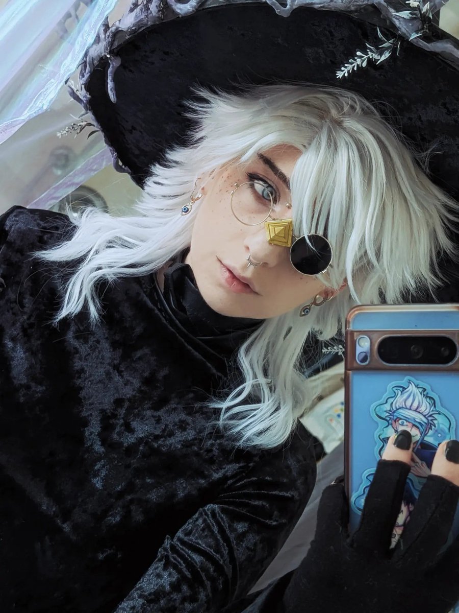 zzzfrey's tweet photo. brimfrey spam because i can xxx

i want to cosplay him again so bad but it's far, far too hot for his velvet/leather bodysuit combo AND the thermal tights and fluffy boots 😭 why is summer 8 years long this year? https://t.co/Bs4YASfu2D