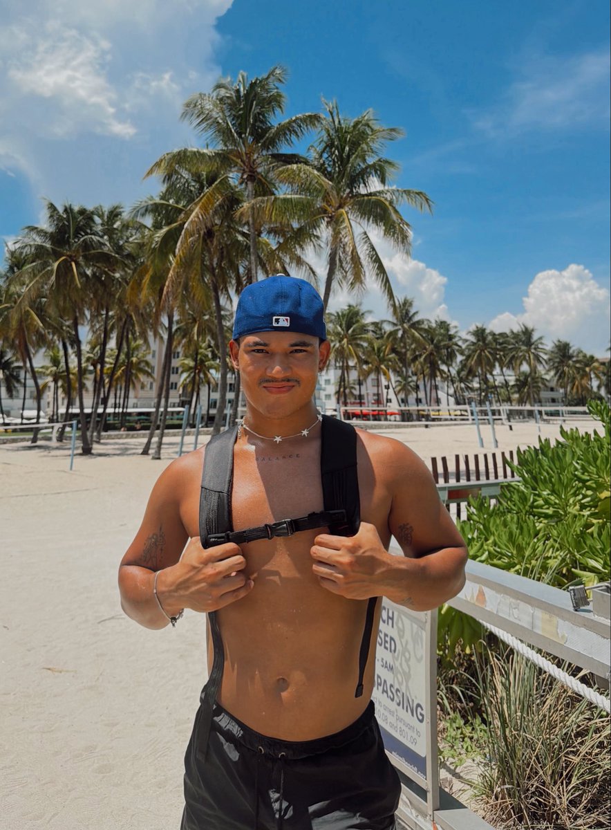 aguyinthehat's tweet photo. miami is amazing https://t.co/hp2xPoEYci