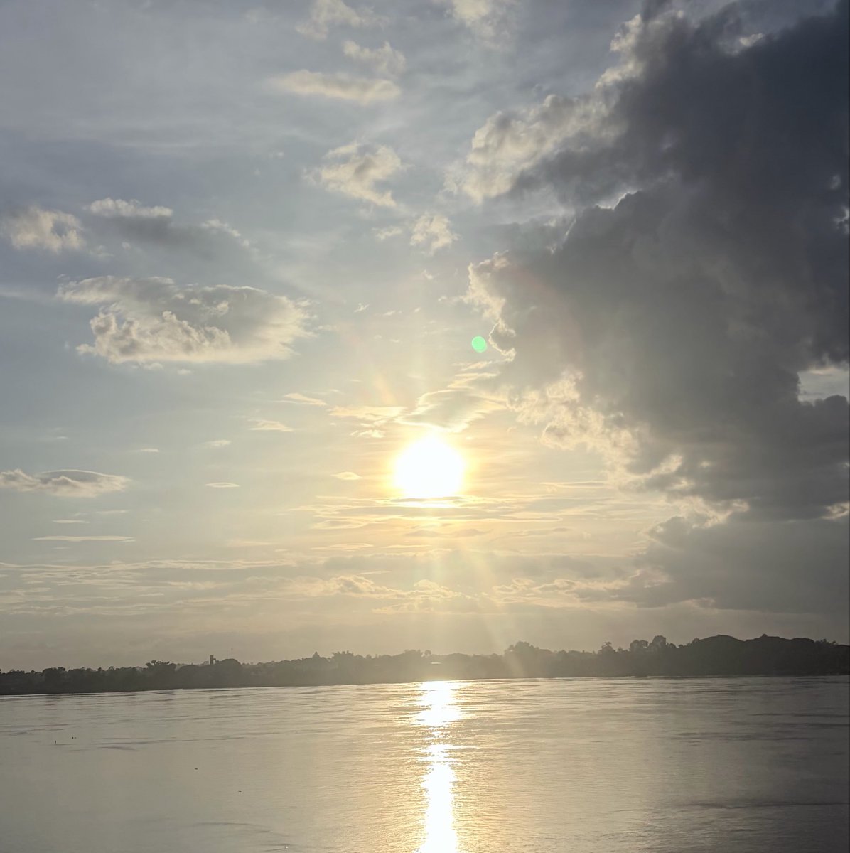 chivaszy's tweet photo. 🌤️ https://t.co/fsRhzih24v