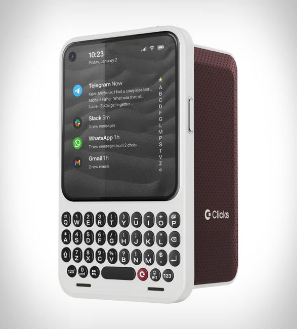 JeffDLowe's tweet photo. There’s a movement in the tech community to bring back keyboard phones, and a few releases are on the horizon:
- Clicks Communicator
- Titan Elite 2
- Minimal Phone 2

I will be reviewing each one (not an ad, paid for them all), because I love new tech and want a keyboard phone. https://t.co/JJY63etswN
