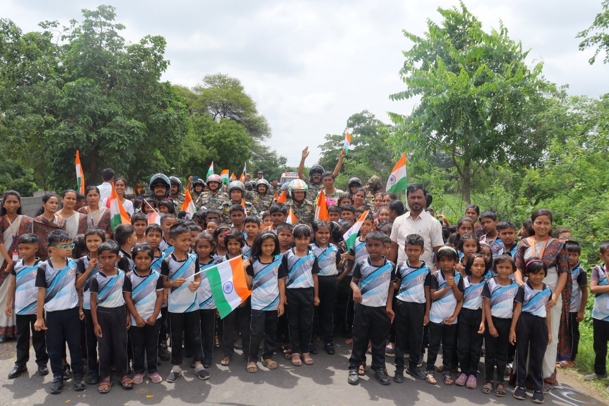 BSF_STCChakur's tweet photo. 🇮🇳 Har Ghar Tiranga🇮🇳 
Driving unity and nationalism forward! STC_BSF Chakur conducted mega Tiranga Motorcycle Rally, fostering national unity and spreading national pride in surrounding areas of Chakur. 🇮🇳🏍️
#HarGharTiranga2026 #AzadiKaAmritMahotsav #Security_With_Commitment https://t.co/REiJgneXQp