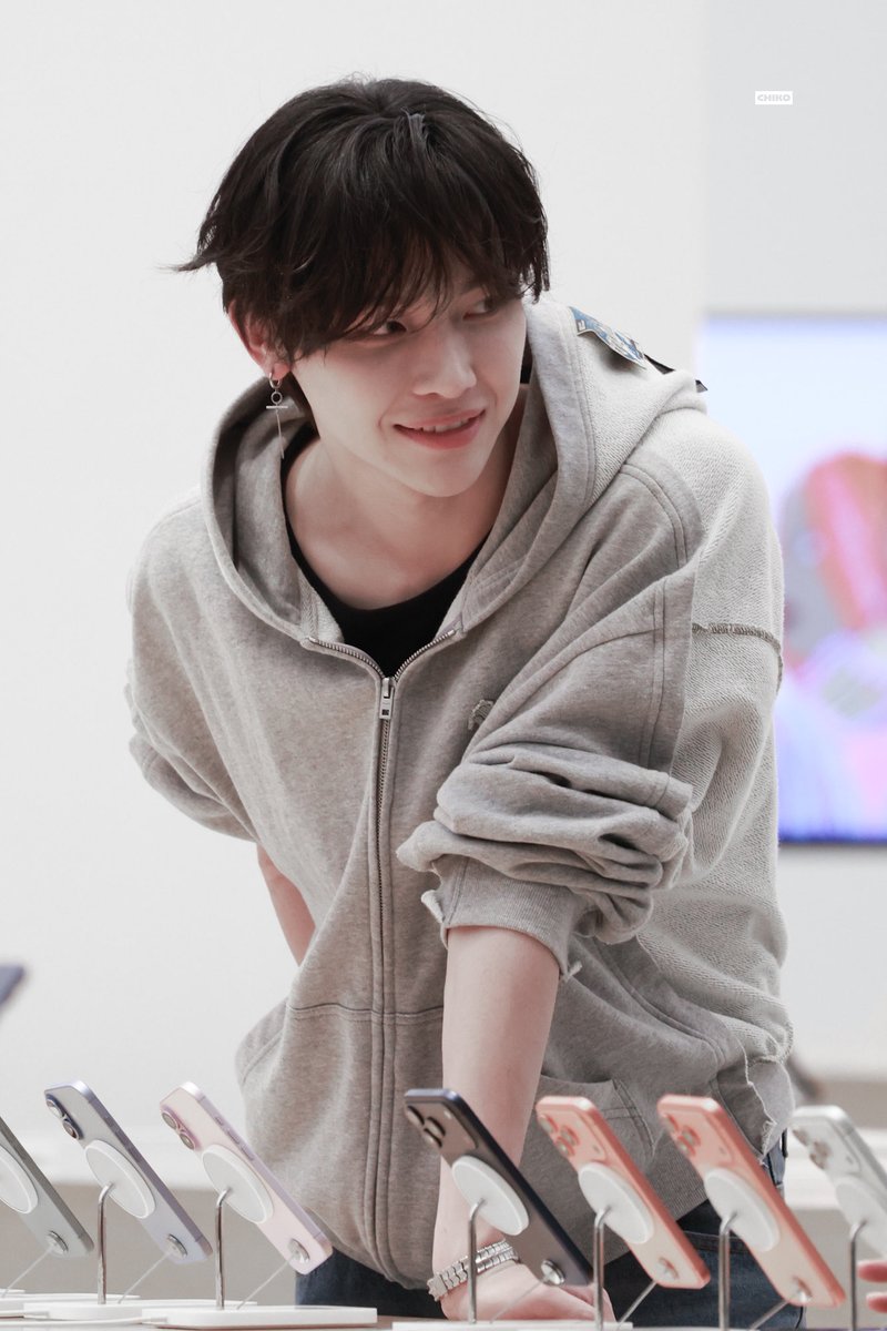 2chik0's tweet photo. 260811

#니콜라스 #ニコラス #王奕翔 #NICHOLAS https://t.co/kLQ55P6z9x