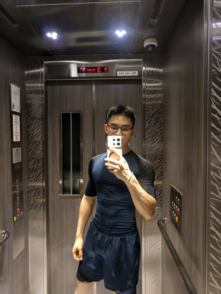 HonSheang's tweet photo. TGIF https://t.co/pAGUEYNkd0