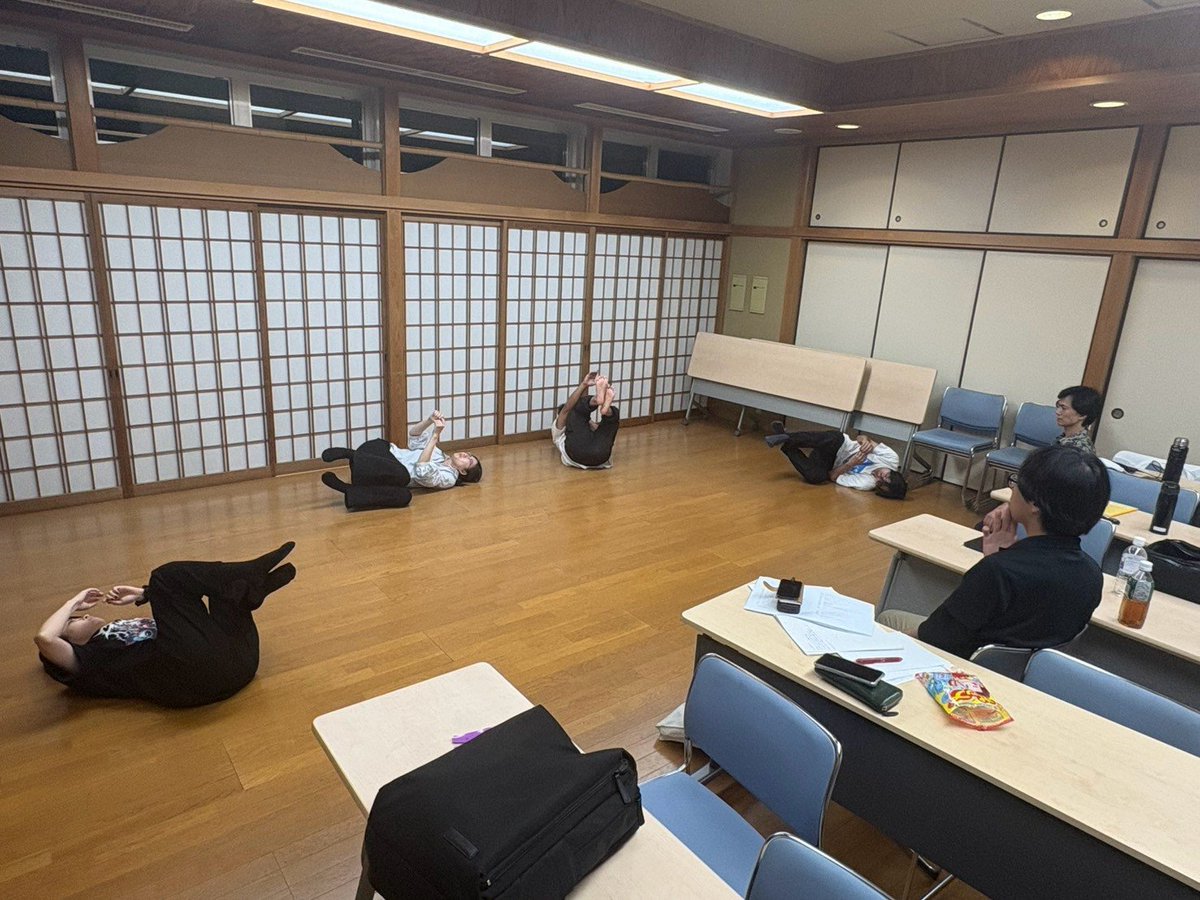 ko_fuji's tweet photo. 勝手にユニットBOYCOTT#10  『#ラプラシア』稽古でしたよ。

振り返りーの新しいシーンをやりーの、な日でした。
色んなシーンが立ち上がっていく時期っていうのは、まだ慣れない感じとこれから楽しみな感じがない交ぜになっていいですね。

藤村の予約ふぉむ
　　↙　↓　↘
https://t.co/FzEZggPAMS https://t.co/IAZQmehEq4