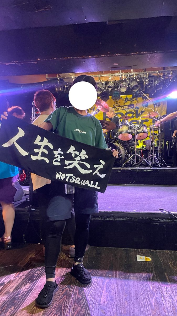 s_km09_'s tweet photo. 日勤だ、間に合うかなて思いながらギリギリまで悩んで、前日に行こうって決めて、19:00ギリギリに着いたけど死ぬほど楽しかった、
相変わらずHOTSQUALLは人生の光だし、初のSTOMPIN'BIRDはばりかっこよかった。

ロッカーのお金両替してくれた方、写真撮ってくれた方ありがとうございました！

最高！ https://t.co/z04VRRa34v
