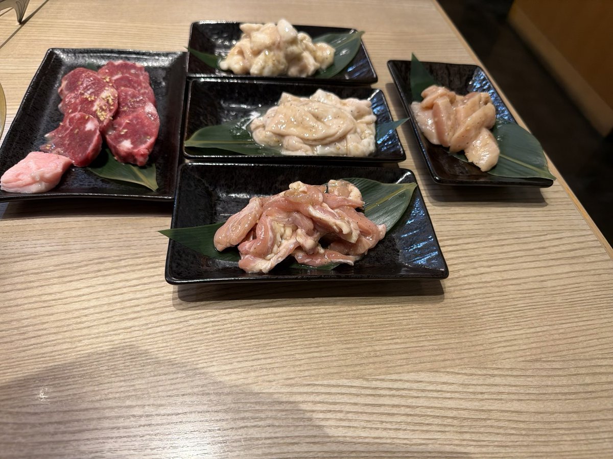 kurokoi's tweet photo. 肉　肉　デザート　〆パフェ https://t.co/dEDoZkMSb0