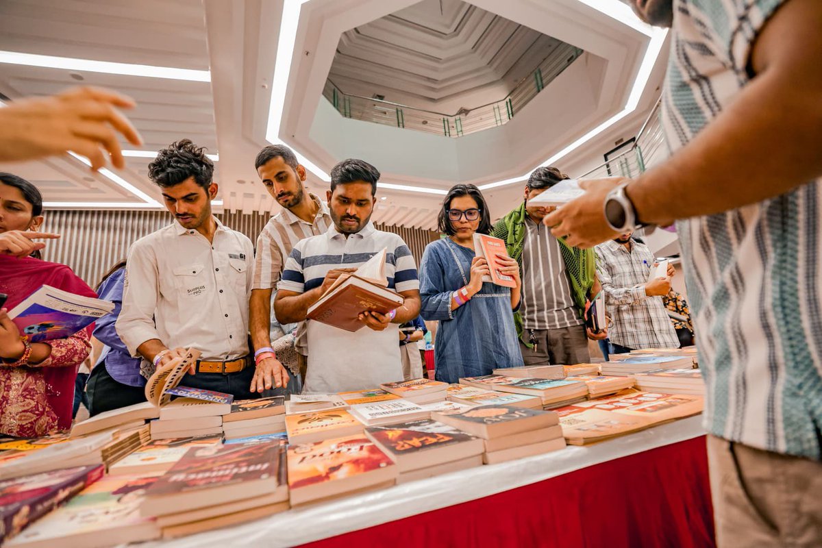 Just_Ashna's tweet photo. Don’t underestimate the power of making a good book available at the right moment.

#WisdomWarrior
#AcharyaPrashant
@Advait_Prashant https://t.co/u9HbLBE7t8