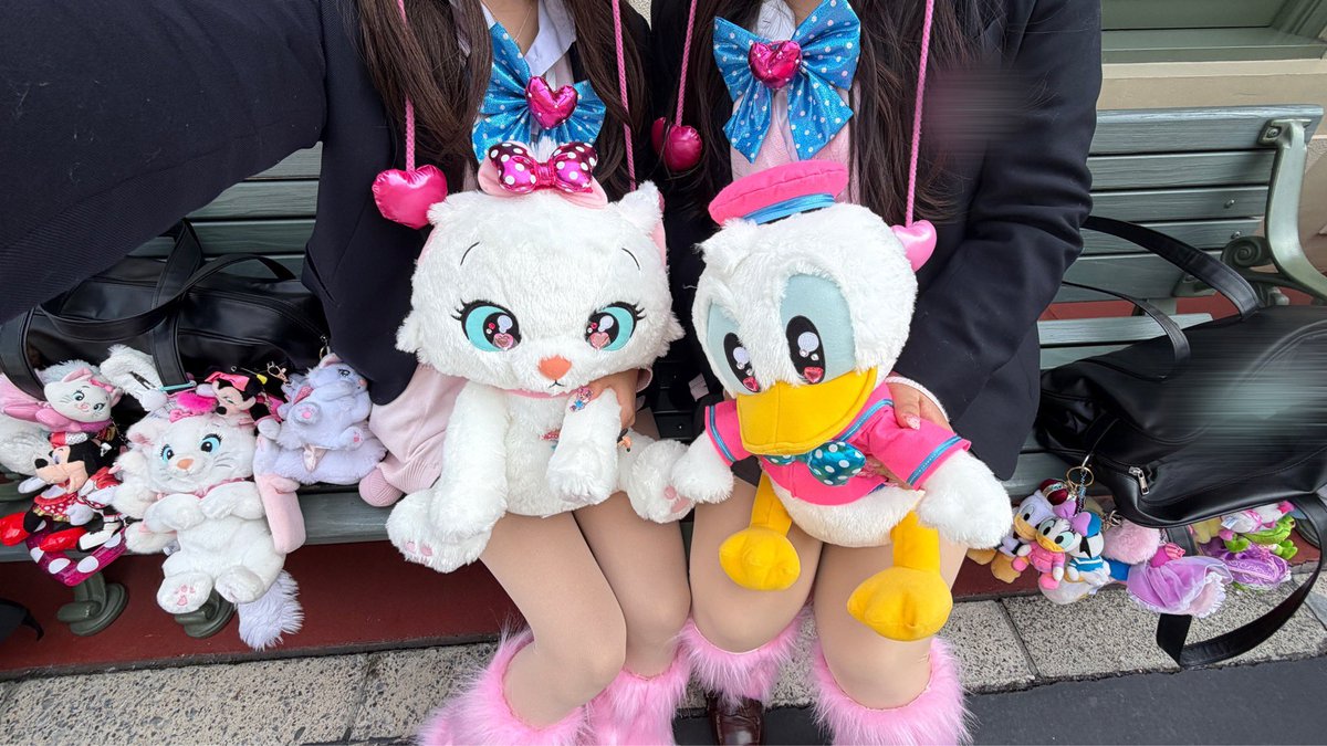 cats_1970's tweet photo. 唐突に自撮り載せて申し訳ないんですけど、ほんまにJK時代戻りたすぎて…😭泣いてる…😭 https://t.co/YqzAyUa6H0