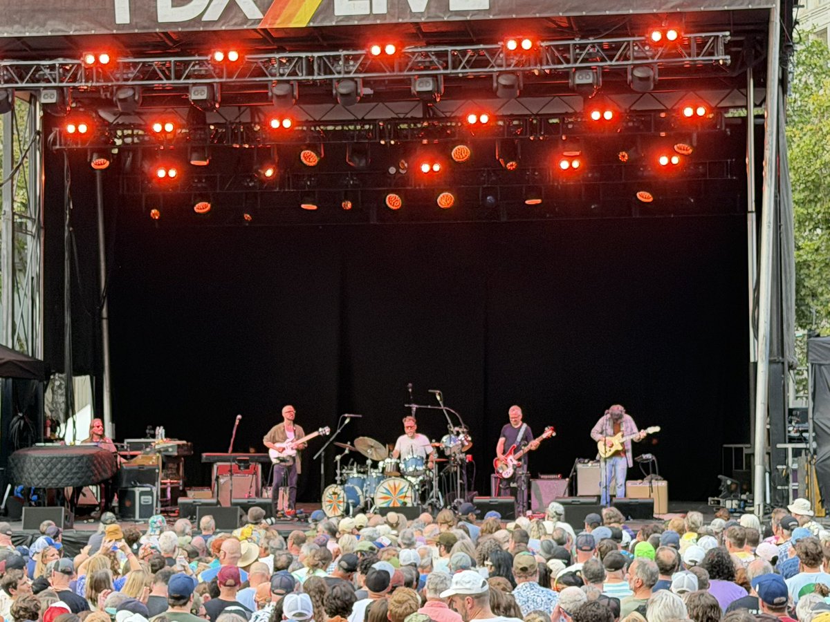 lilspace_disco's tweet photo. JRAD ripped last night! https://t.co/yC0KcwQAnf