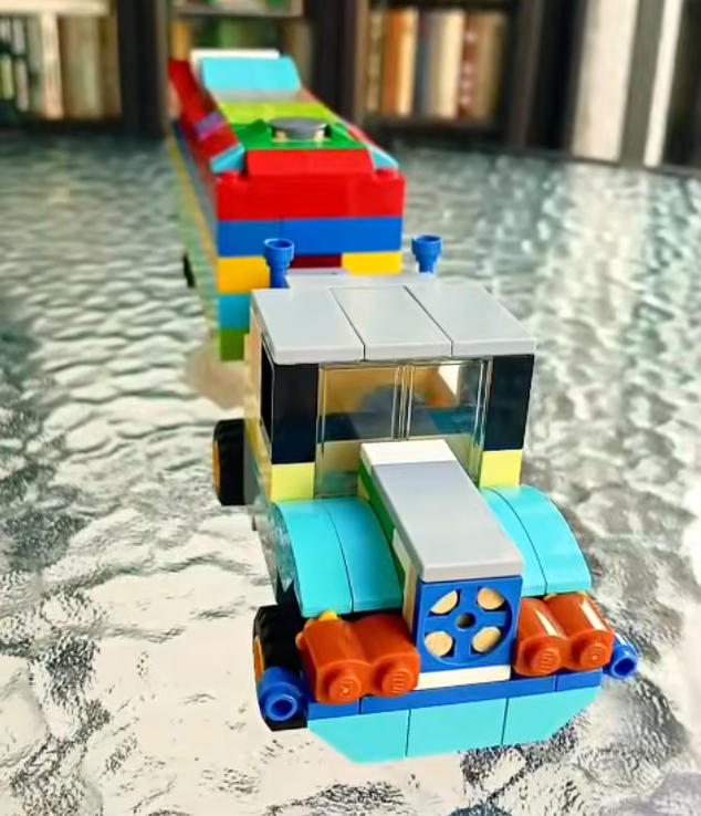 yuriytenmanlego's tweet photo. LEGO 10698 Truck MOC π Peterbilt Semi Truck from Lego Classic π°π² Save Money Lego π https://t.co/XmBGLOSslX #Lego10698 #LegoClassic #yuriytenmanlego #yuriytenman #legotruck #moc #mocs #legomoc #legomocs #HowTo #HowToBuildLego #HowToMakelego #legoTutorial #Lego #legofan #afol https://t.co/jmC2II0WB2