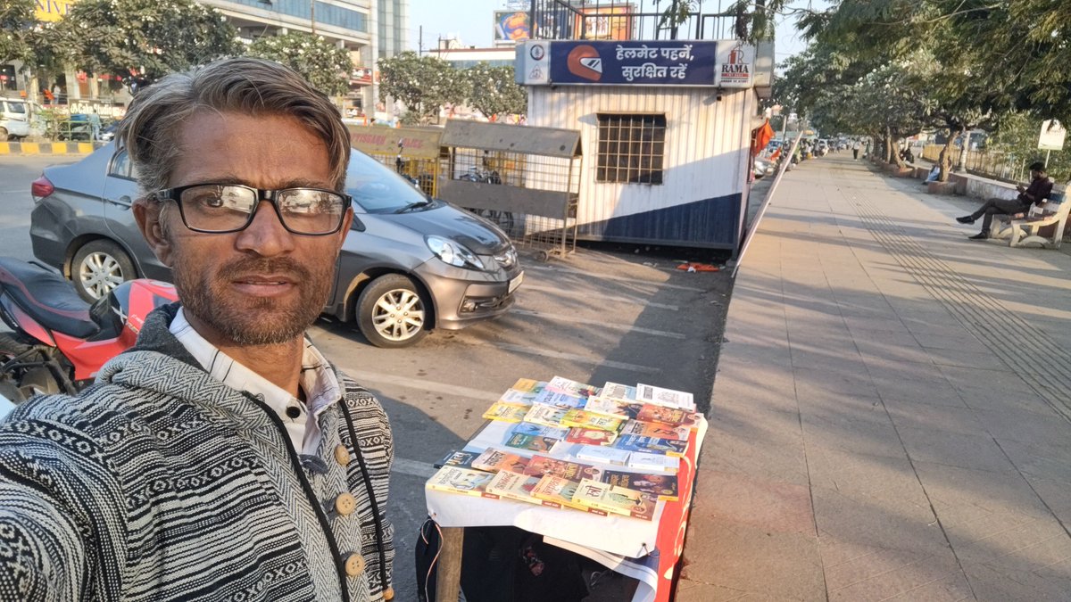 kushmohta's tweet photo. A bookstall can be a small centre of inquiry in a world full of noise.

#WisdomWarriors
#AcharyaPrashant https://t.co/ZFMWK8fElE