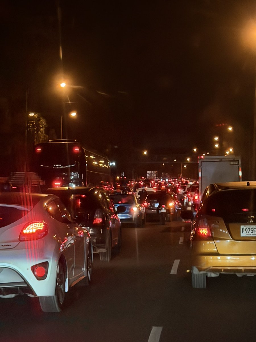 ElizabeethG_'s tweet photo. @CoronaVirusGT Así estaba a las 4:51 am llegando a Pamplona 🥴 https://t.co/26grX7BhGq