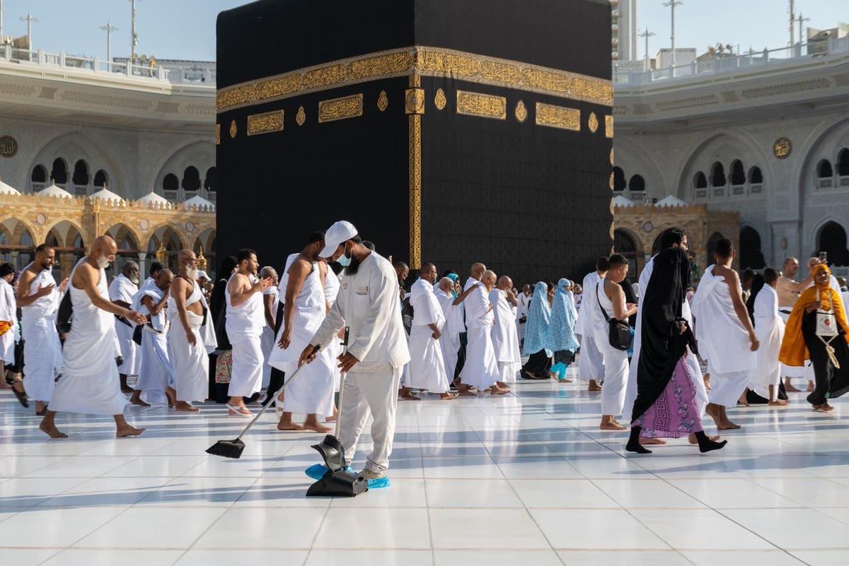 H335588o's tweet photo. RT @makkahregion: عناية واهتمام بالمسجد الحرام وقاصديه. 🕋 https://t.co/1xHM8YmBZz