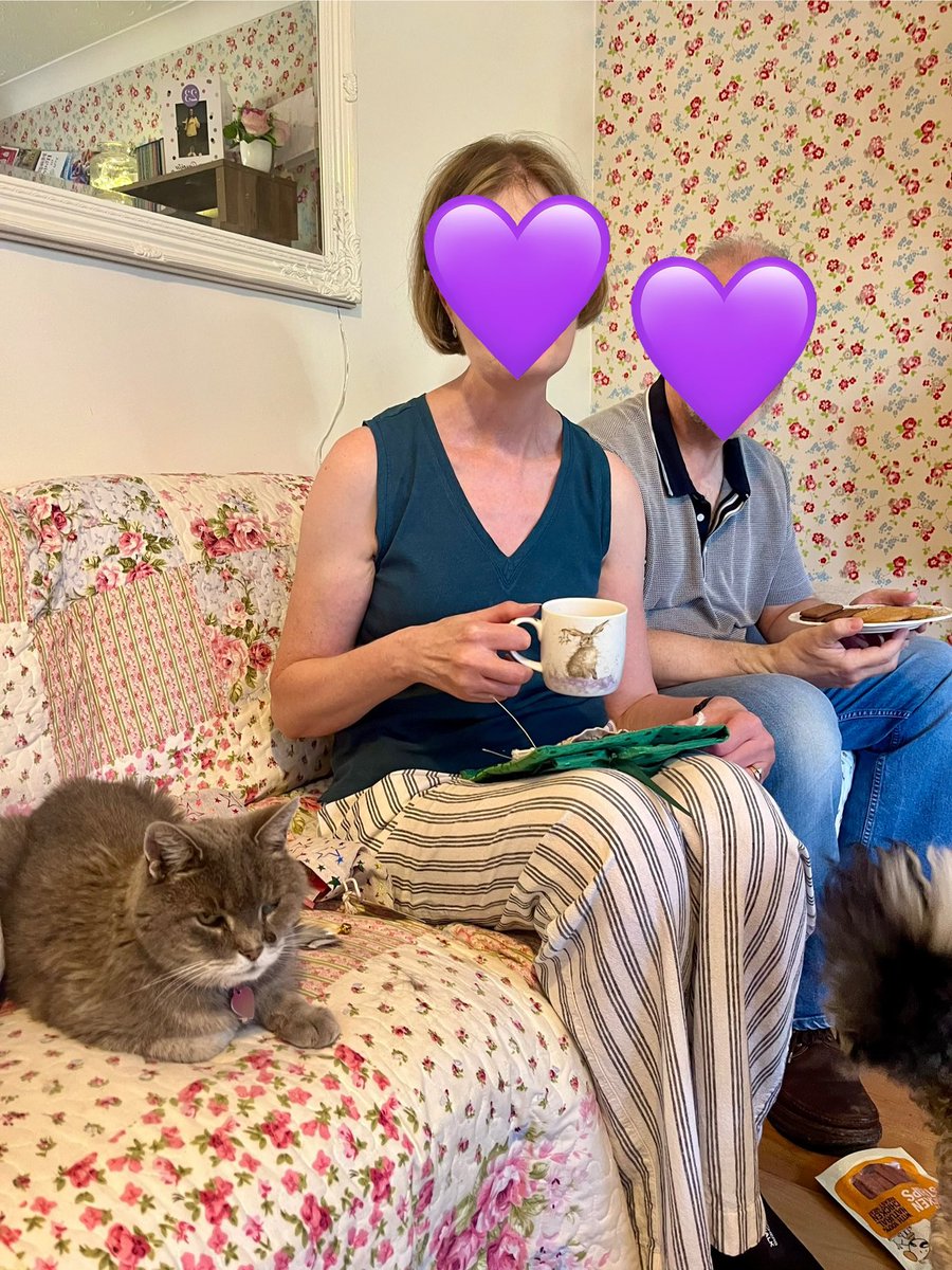 Malcolm_theCat's tweet photo. Friends! We had a very special time when our lovely X friends Caroline and Martin came to visit us @muir373 We have been talking to Caroline for years now, so to finally meet her was exciting. Plus she brought us GIFTS and TREATS! We are so lucky! ❤️❤️ https://t.co/IvgIBMbtO6