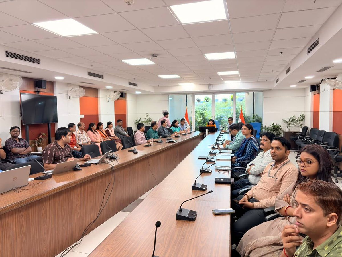 RBG_Labs_IITM's tweet photo. RBG Labs, IIT Madras trained 167 H&amp;UD Department participants on the Road Safety Dashboard. The session was chaired by Usha Padhee, Additional Chief Secretary. 
#Roadsafetydashboard #capacitybuilding https://t.co/MT1o0MR0Wb