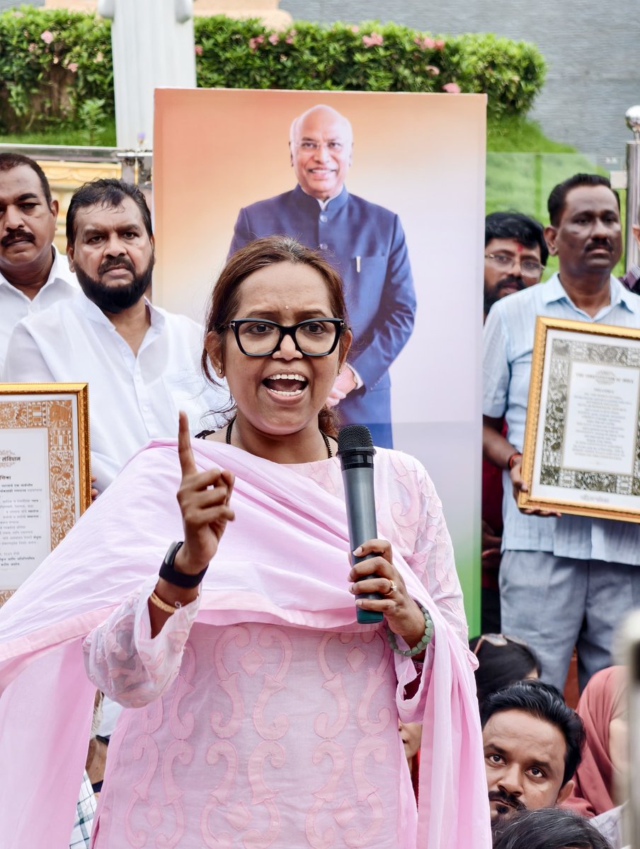VarshaEGaikwad's tweet photo. This Manuvadi regime dared to disrespect a self made leader like @kharge ji who has been our guiding light. The concept of purity is nothing but the inherent casteism of the Sangh Parivar. It is this discrimination that Bharat Ratna Dr. Babasaheb Ambedkar fought against his whole life. Our Constitution has given us the right to equality and protection against discrimination. We will always protest against Manuvadis and ensure this country runs by the Constitution and not by the Manusmriti.