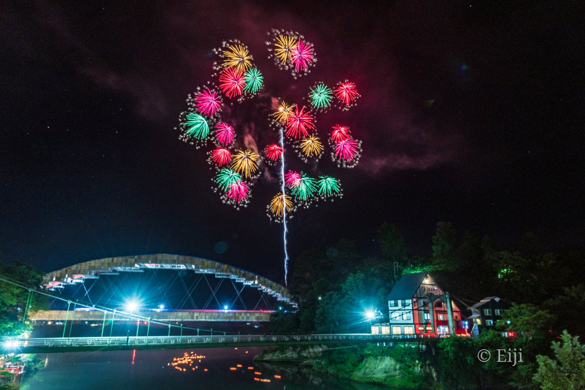 matsu0321s's tweet photo. 第89回⁡会津柳津霊まつり⁡
⁡流灯花火大会🎇③
⁡⁡
⁡2026-8-10

⁡#東北リラックス
#東北が美しい 
#福島撮影隊 
⁡#会津柳津いいところ
#赤城煙火店
⁡#ふくしま撮る旅 
⁡#ふくつぶ https://t.co/YlBPX5D19E