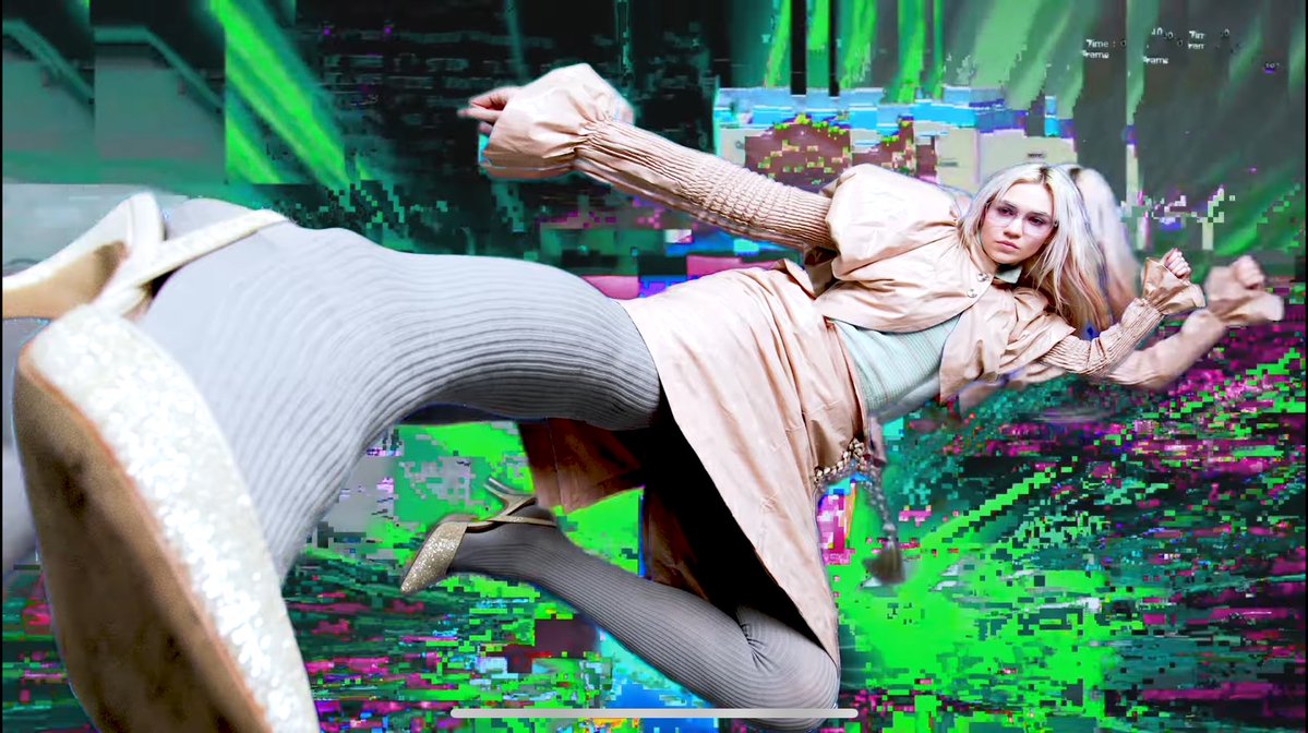 Tweet_thread's tweet photo. @Grimezsz This shot right here 🪐 Can you talk a little about the progress of making the video, c? 🤍 https://t.co/hsUKQCtMcr