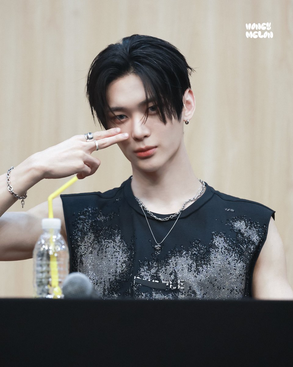 _HONEYMELON__'s tweet photo. 260814 ARAISE
😼

#시윤 #SIYUN 
#나우즈 #NOWZ https://t.co/K0plIUbq2d
