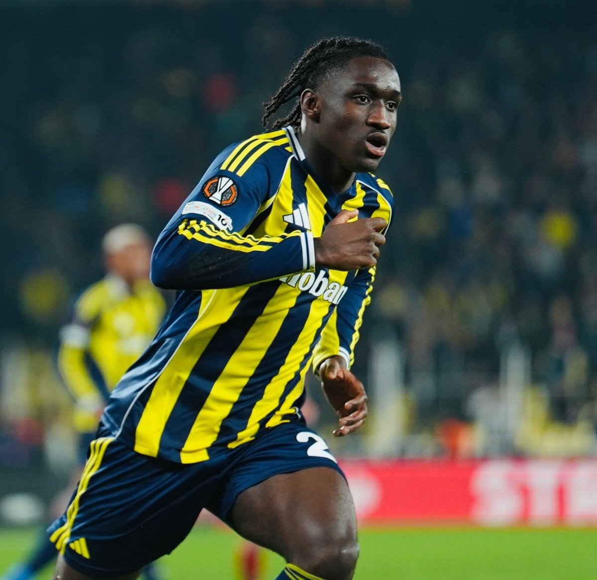 YellowCanary123's tweet photo. Geçen sezon ileride Talisca'ya mecbur kaldığımızda neler yaşadığımızı bu yönetim görmedi mi? Muric ve Lukaku'nun sakatlık riskleri varken Sidiki Cherif gibi bir oyuncu satılamaz. Talisca santrafor değil. @kamercihan @baris_gokturk_ @Fenerbahce https://t.co/HCuaV8RcMT
