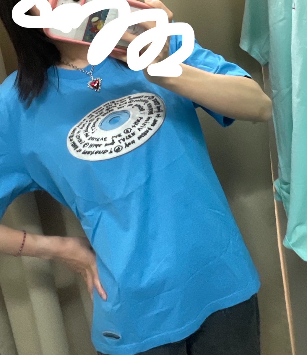 1Ababa6's tweet photo. 今年のトンチキ服その2
CDが描いてあるadidas https://t.co/JqFU5CdZxX