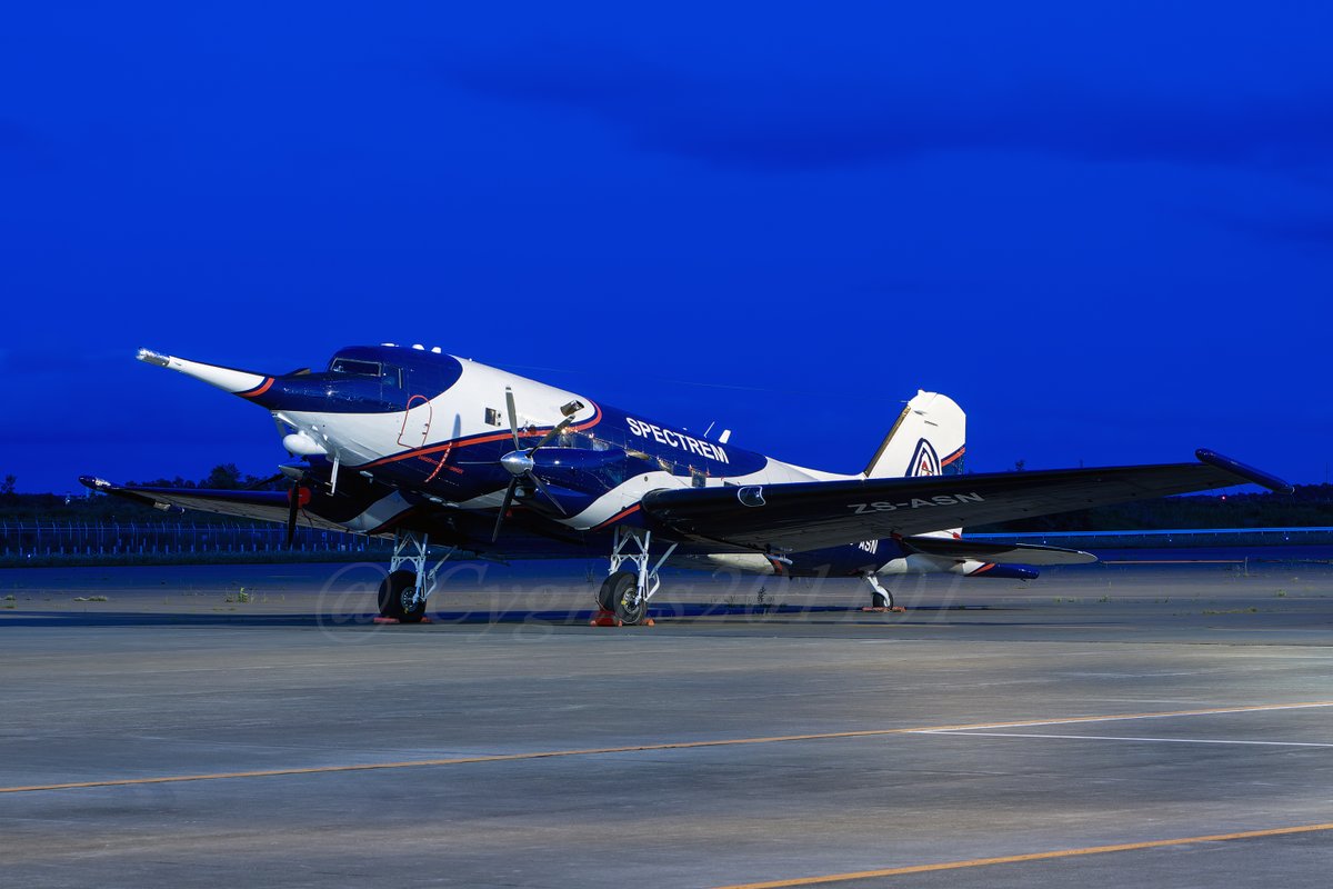 Cygnus201101's tweet photo. DC-3@富山、いいなぁ
そういえば昔やたらとんがったDC-3が来てましたね😊
2009年8月
ZS-ASN
Basler BT-67 (Douglas DC-3-TP67)
Spectrem Air
#ZSASN #SpectremAir #CTS #RJCC #新千歳空港 https://t.co/uGEXU1z60C