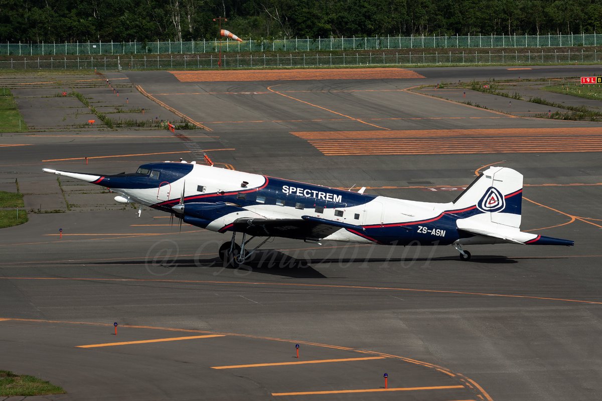 Cygnus201101's tweet photo. DC-3@富山、いいなぁ
そういえば昔やたらとんがったDC-3が来てましたね😊
2009年8月
ZS-ASN
Basler BT-67 (Douglas DC-3-TP67)
Spectrem Air
#ZSASN #SpectremAir #CTS #RJCC #新千歳空港 https://t.co/uGEXU1z60C