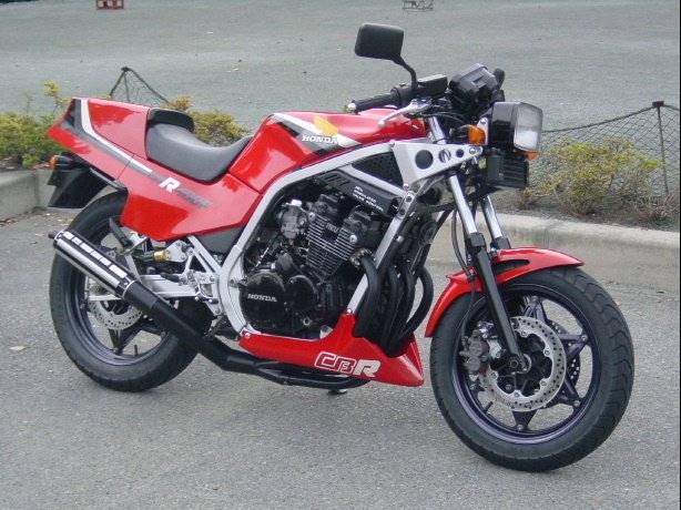 spank428's tweet photo. @RiderForty 『FX400R』です。
ちなみにこれと同様に好きなネイキッドのひとつです。 https://t.co/CcZ1MBc1yb