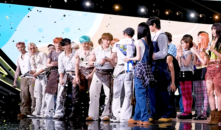 skiiikiiiz's tweet photo. omg historic moment they breathed the same air https://t.co/Ig3M26ejPC