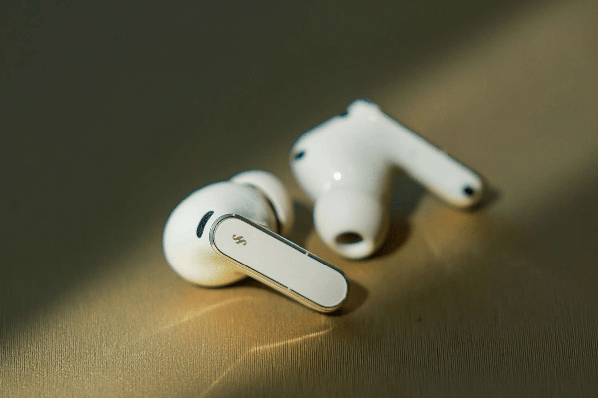 gerbell2's tweet photo. Just opened my long-awaited package—inside is that cute wireless headphone I’ve been tracking for weeks! No shipping delays on this one, total win ， https://t.co/RNKV1ORJJJ